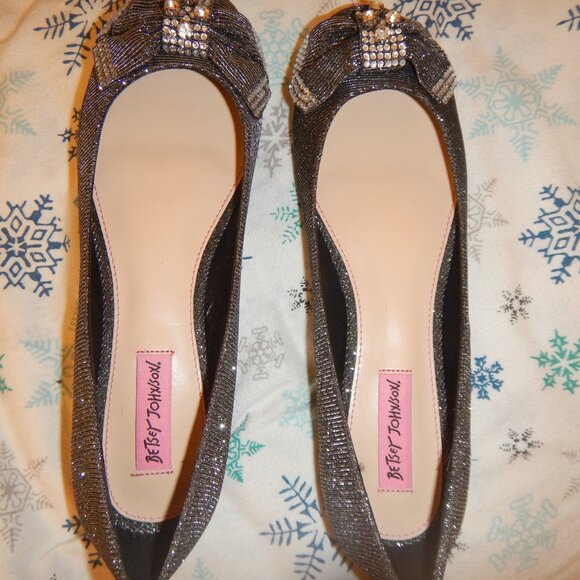 BEAUTIFUL BETSTY JOHNSON BOW SPARKLE FLATS SO MUCH GLAM NEW - Picture 12 of 16